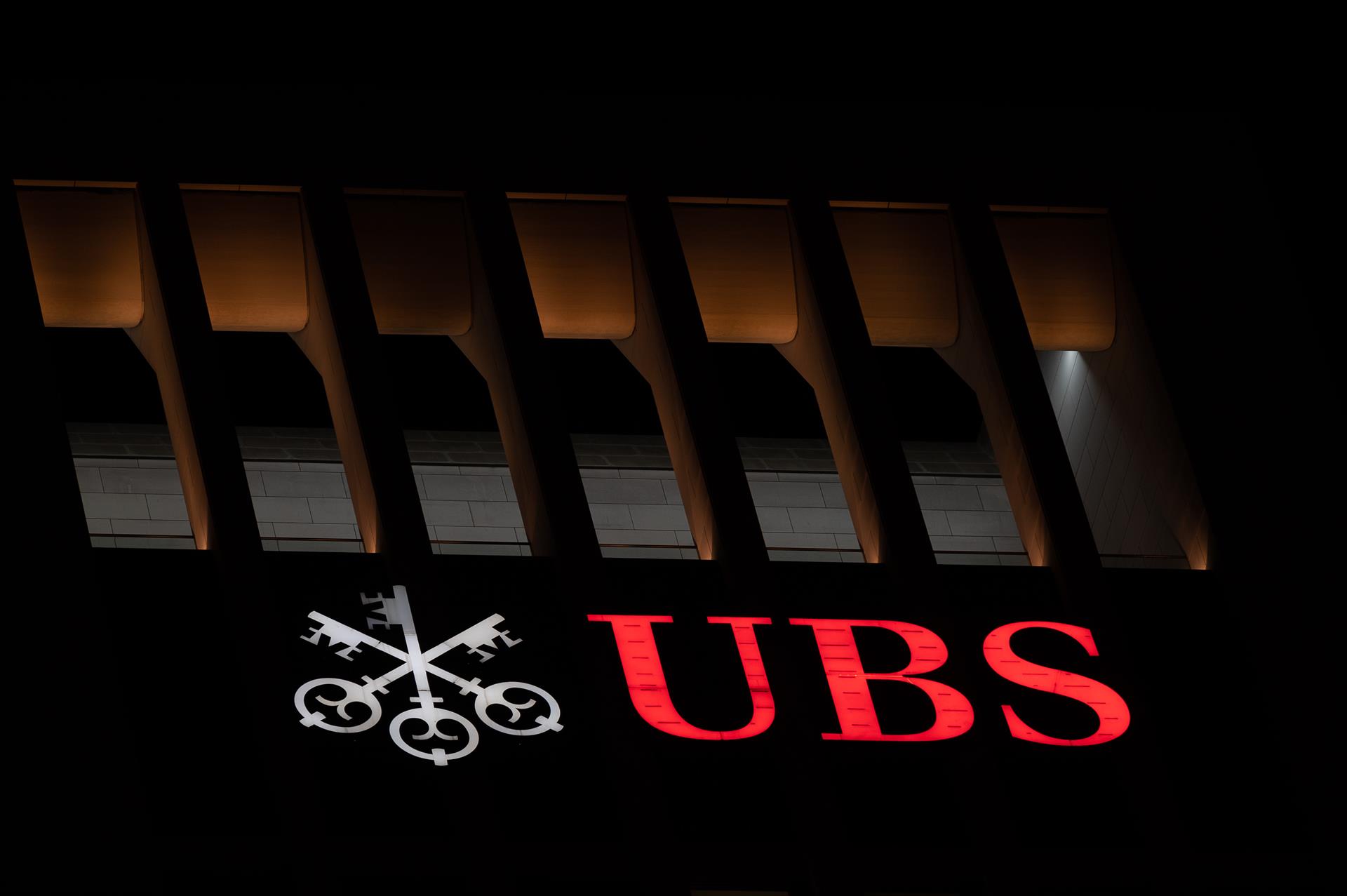 UBS lanza un ETF que replica el índice de transición climática del S P